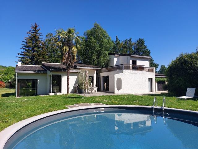 Maison 8 pièces 230 m²