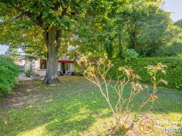 Maison 8 pièces 230 m²