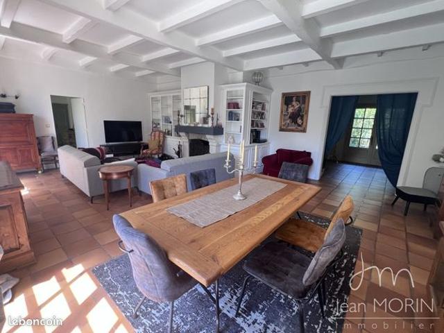 Maison 8 pièces 230 m²