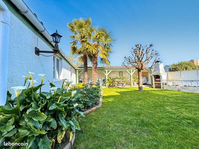 Maison 8 pièces 230 m²