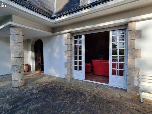 Maison 8 pièces 230 m²