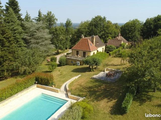 Maison 8 pièces 230 m²