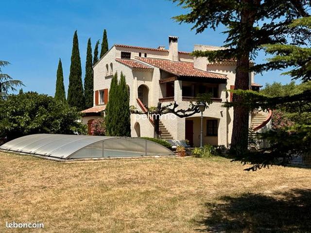 Maison 8 pièces 230 m²