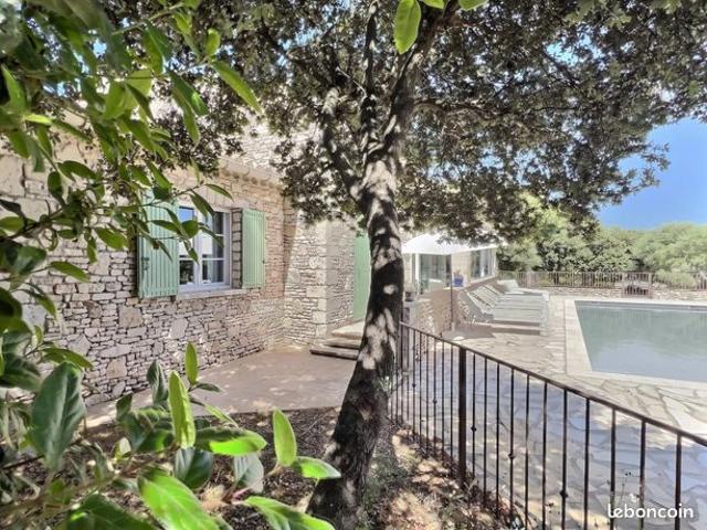 Maison 8 pièces 230 m²