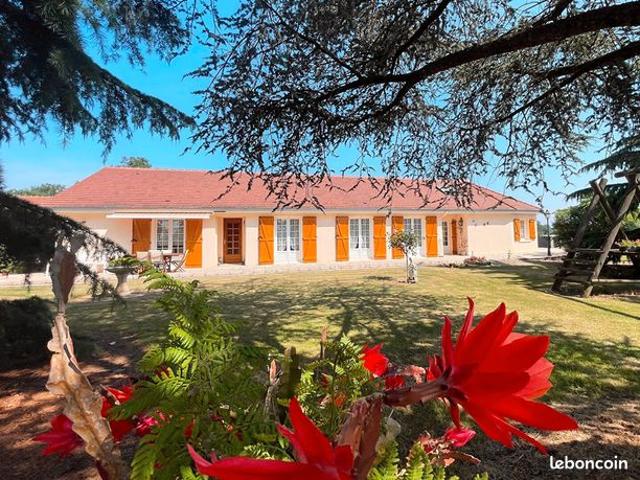 Maison 8 pièces 230 m²