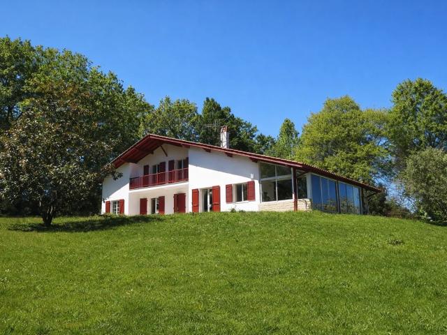 Maison 8 pièces 230 m²