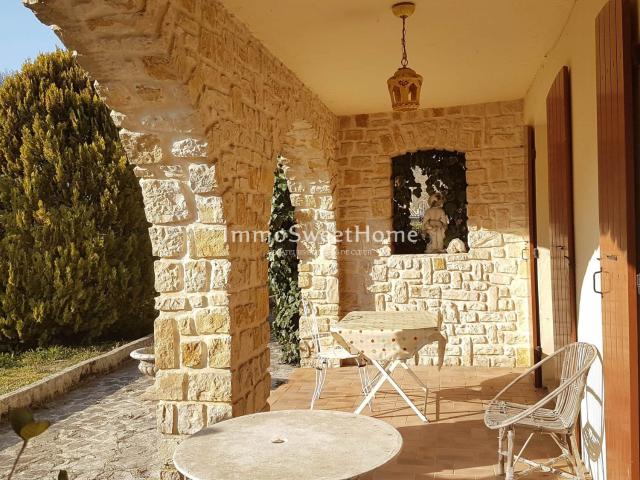 Maison 8 pièces 230 m²