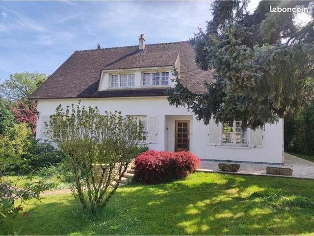 Maison 8 pièces 230 m²