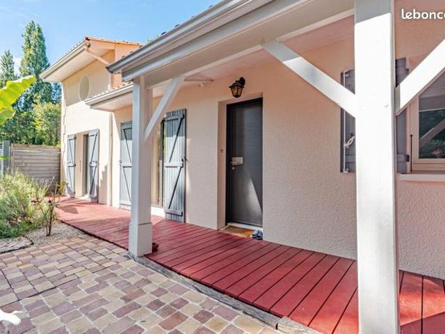 Maison 8 pièces 230 m²