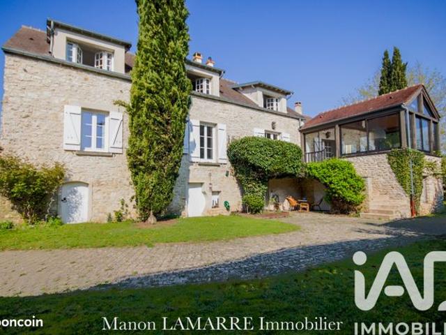 Maison 8 pièces 230 m²
