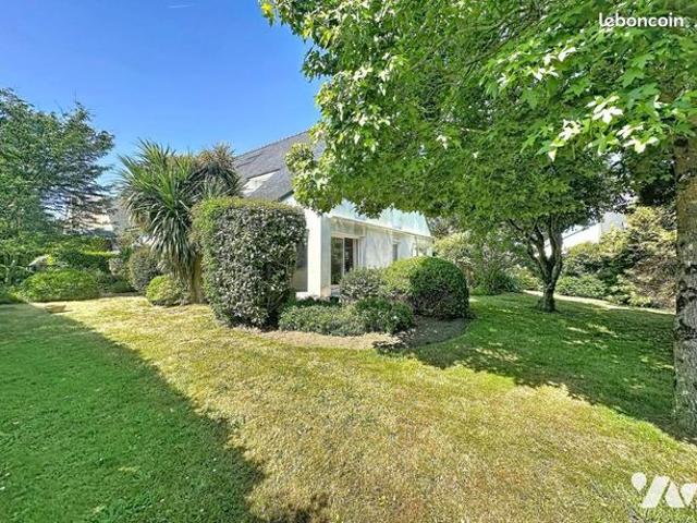 Maison 8 pièces 230 m²