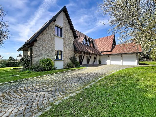 Maison 8 pièces 230 m²