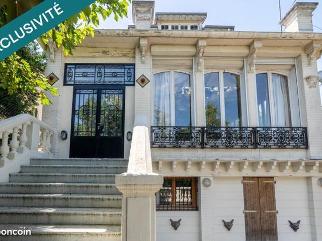 Maison 8 pièces 230 m²
