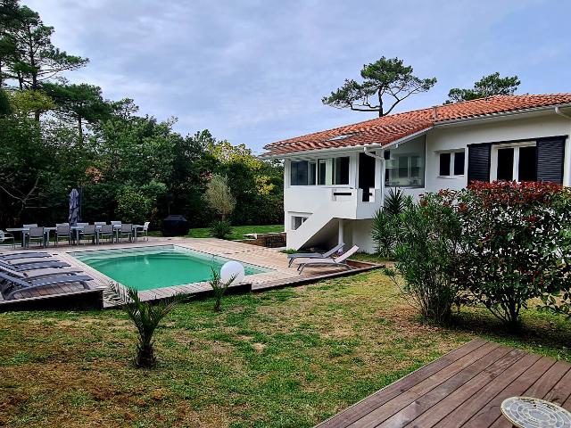 Maison 8 pièces 230 m²