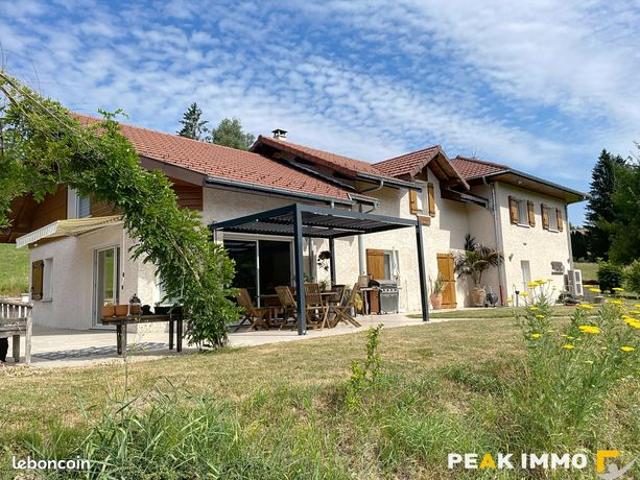 Maison 8 pièces 230 m²