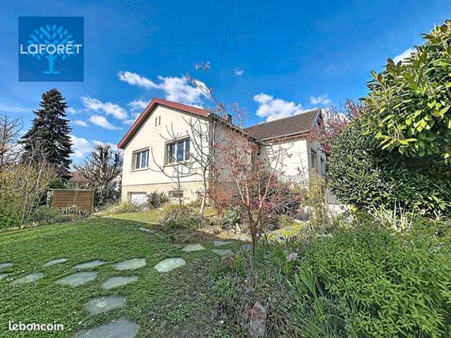 Maison 8 pièces 230 m²