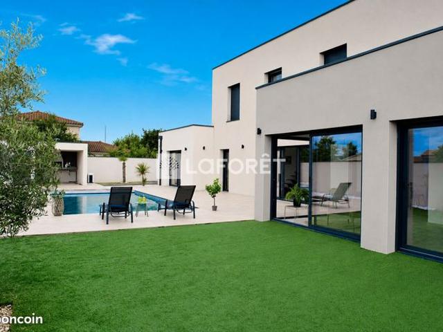 Maison 8 pièces 230 m²