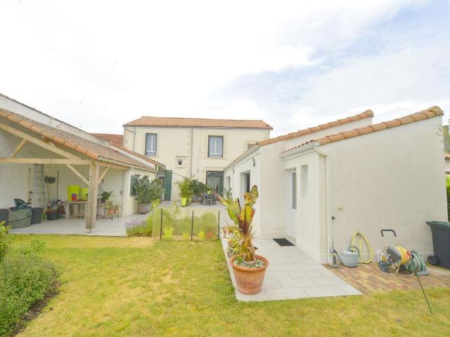 Maison 8 pièces 230 m²