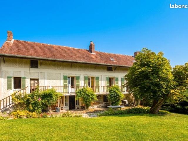 Maison 8 pièces 230 m²