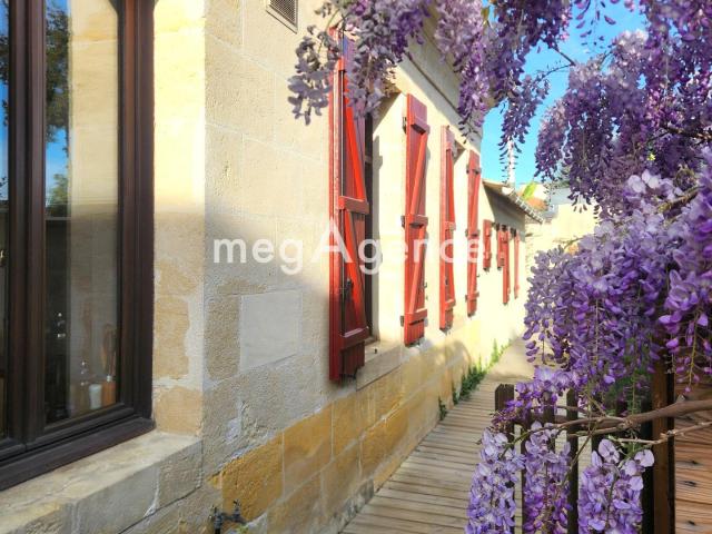 Maison 8 pièces 230 m²