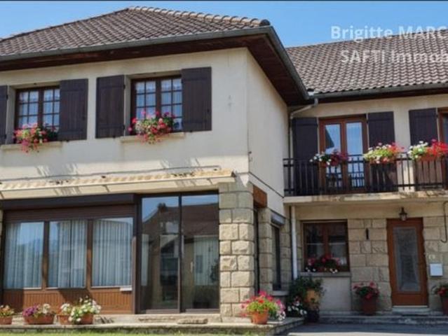 Maison 8 pièces 230 m²