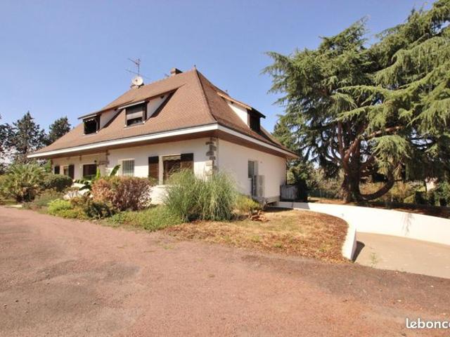 Maison 8 pièces 230 m²