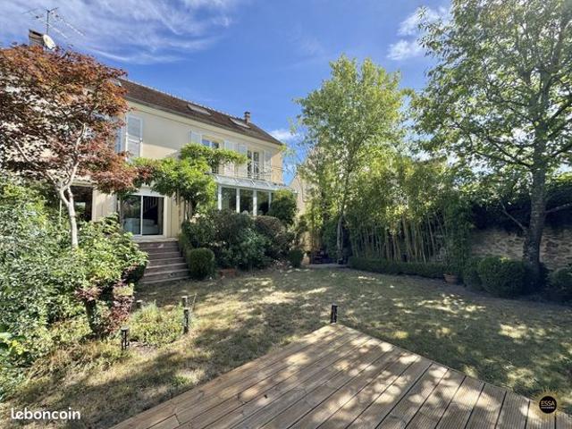 Maison 8 pièces 231 m²