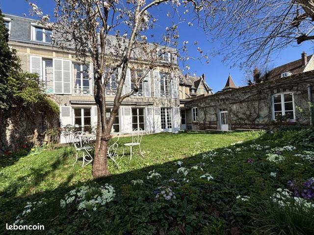 Maison 8 pièces 231 m²