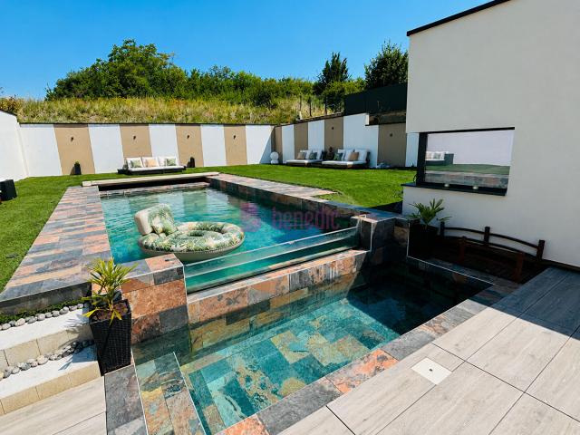 Maison 8 pièces 231 m²