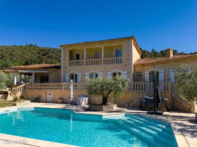 Maison 8 pièces 231 m²