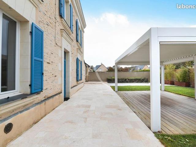 Maison 8 pièces 231 m²