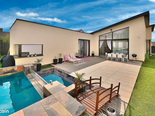 Maison 8 pièces 231 m²