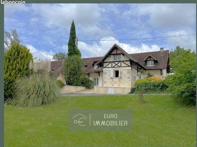 Maison 8 pièces 231 m²
