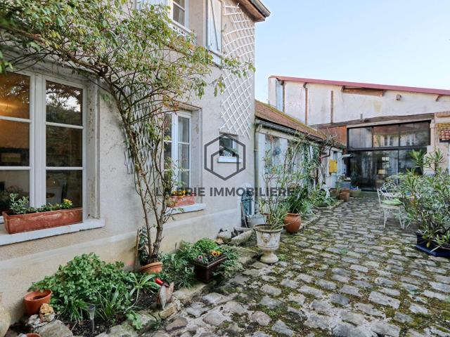 Maison 8 pièces 231 m²