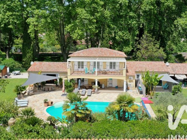 Maison 8 pièces 231 m²