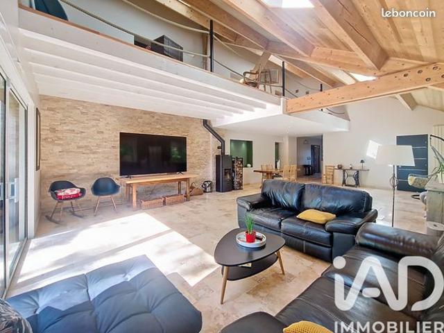 Maison 8 pièces 232 m²