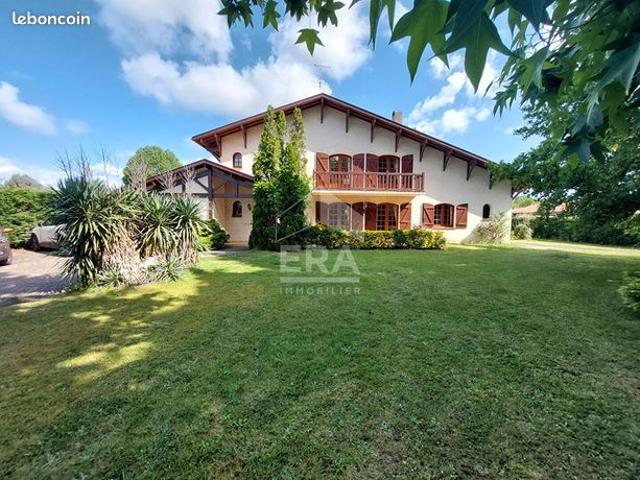 Maison 8 pièces 232 m²