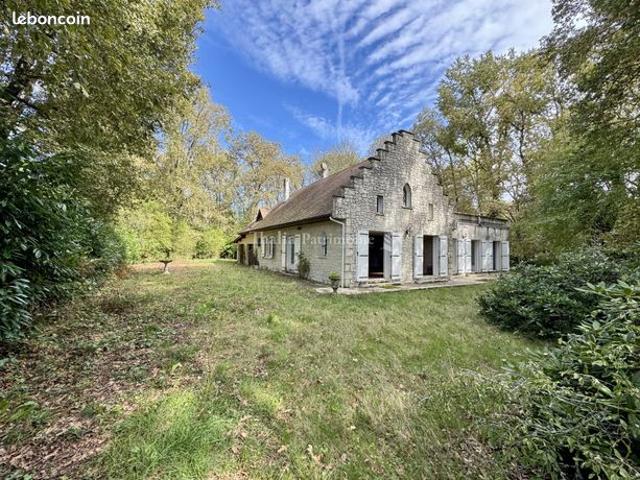 Maison 8 pièces 232 m²