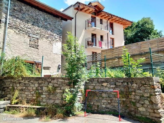Maison 8 pièces 232 m²