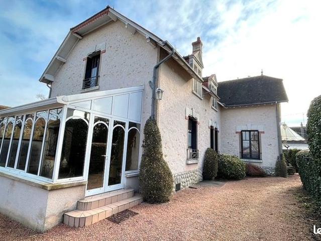 Maison 8 pièces 232 m²