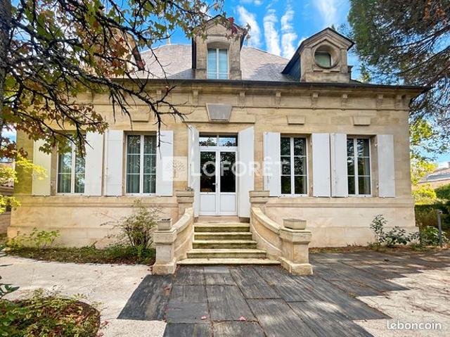 Maison 8 pièces 232 m²
