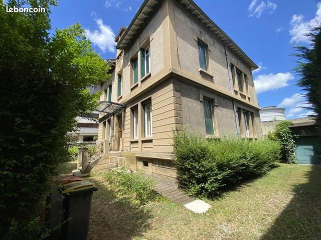 Maison 8 pièces 232 m²