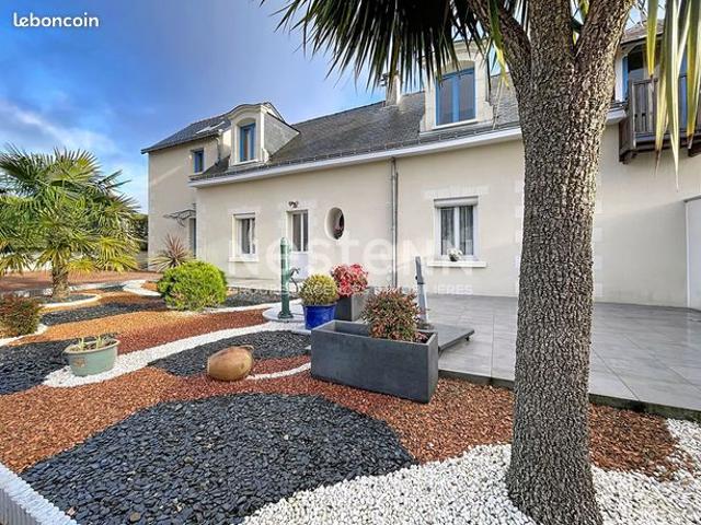 Maison 8 pièces 232 m²