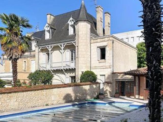 Maison 8 pièces 232 m²