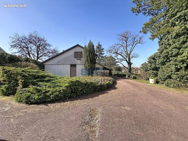 Maison 8 pièces 232 m²