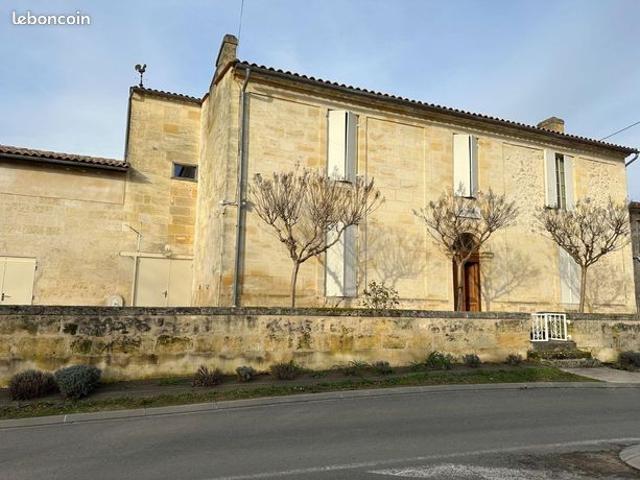 Maison 8 pièces 232 m²