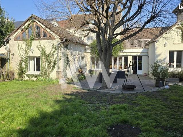 Maison 8 pièces 232 m²