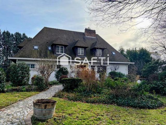 Maison 8 pièces 232 m²