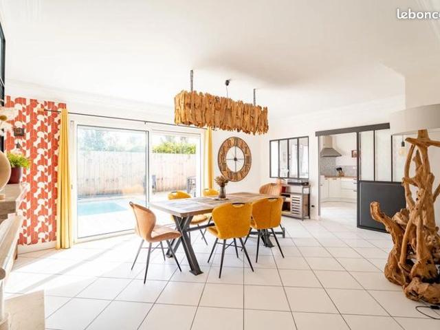 Maison 8 pièces 232 m²