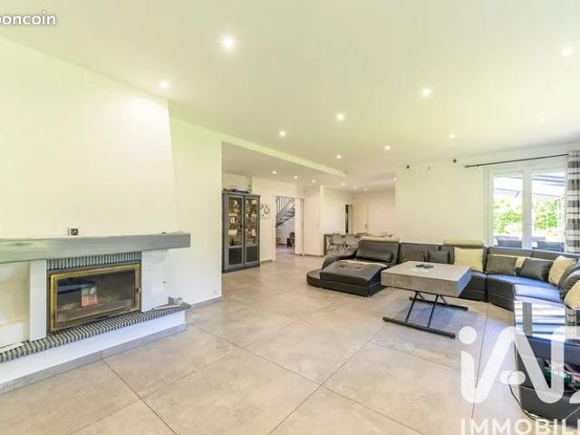 Maison 8 pièces 232 m²